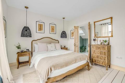 5 Edna Road, London, SW20 8BS