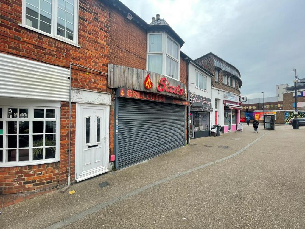 Desborough Road, Hp11 2 bed flat to rent £1,150 pcm (£265 pw)