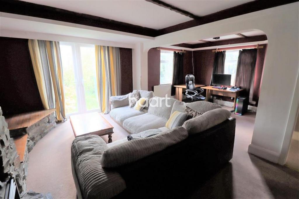 College Street, Nuneaton 3 bed detached house £1,050 pcm (£242 pw)