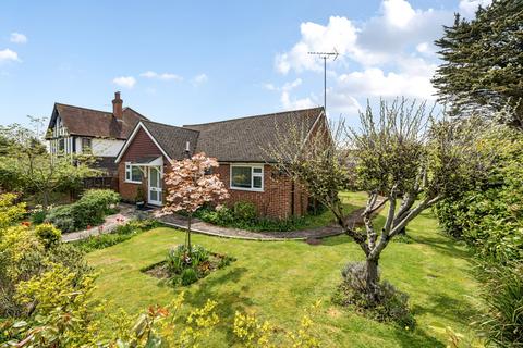 3 bedroom bungalow for sale - Mayfield Drive, Pinner, HA5