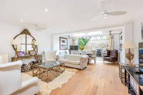 12 Palace Mews, London, SW6 7TQ