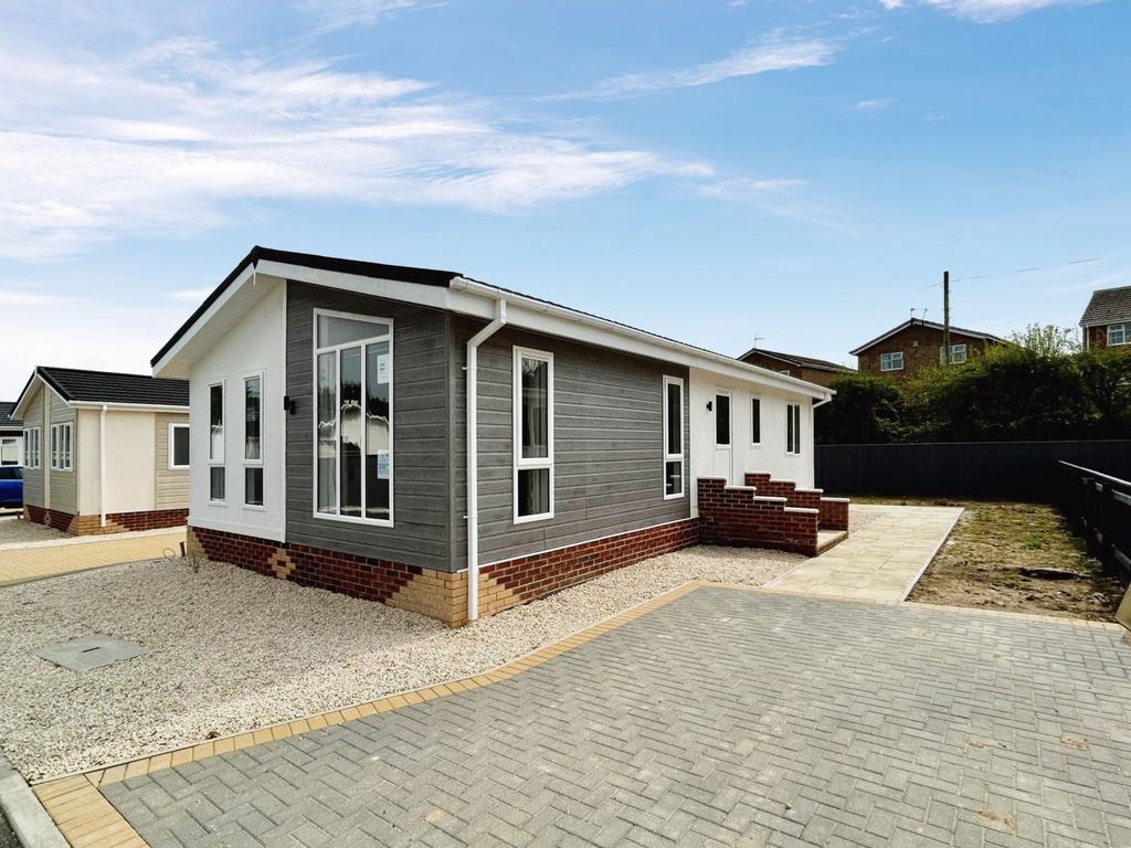 Easington Road, Hartlepool, Durham, TS24 9SJ 2 bed bungalow for sale