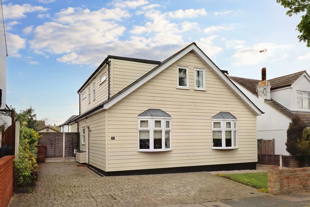 Tankerville Drive, LeighonSea SS9 5 bed detached house for sale £