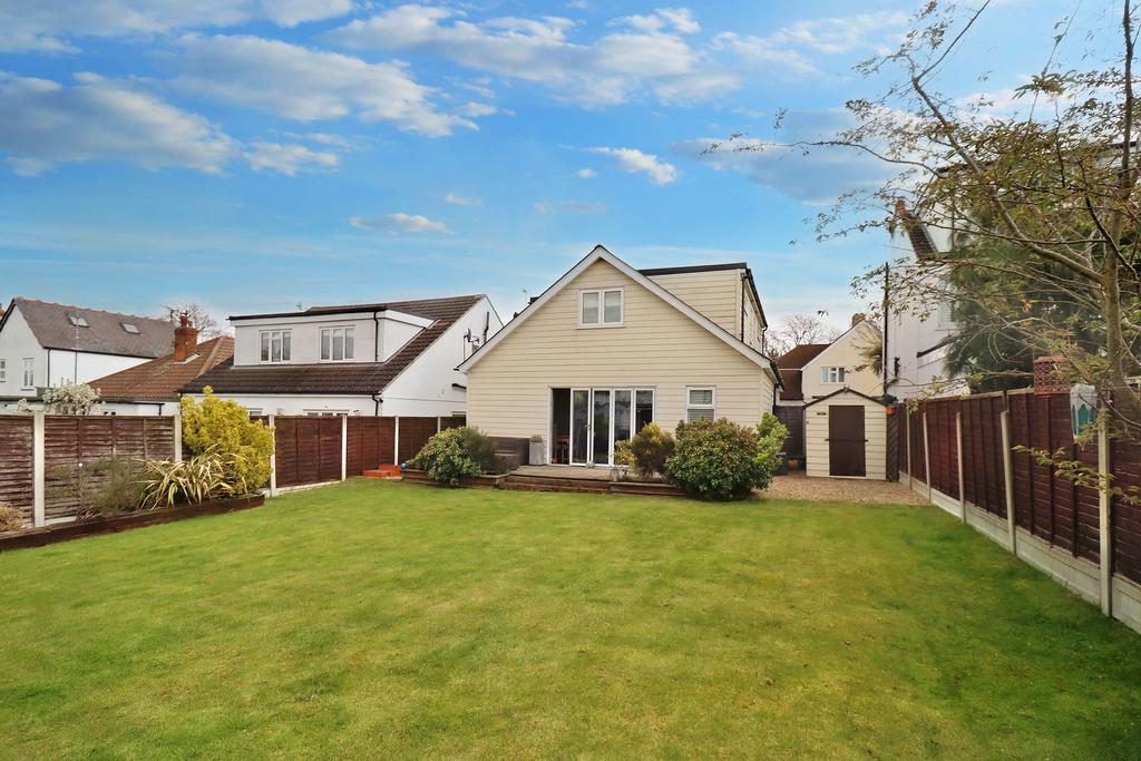Tankerville Drive, LeighonSea SS9 5 bed detached house for sale £