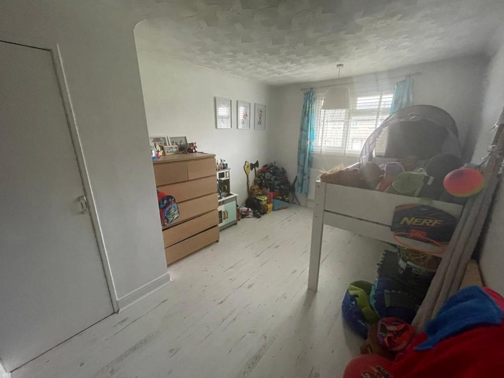 Baydon Close, Moredon, SN25 3 bed terraced house £1,200 pcm (£277 pw)