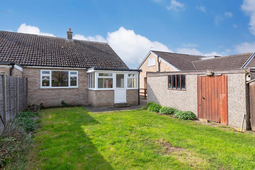 Northfield Close, Pocklington, York... 2 bed semidetached bungalow £