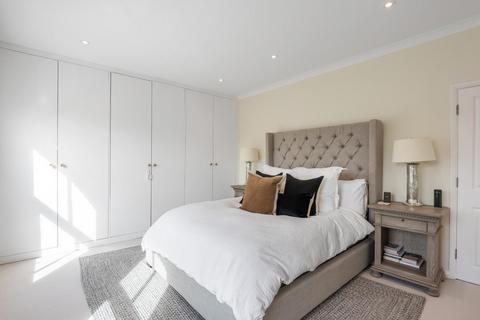 Upper Flat At, 26 Nansen Road, London, SW11 5NT