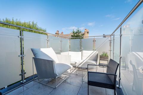 Upper Flat At, 26 Nansen Road, London, SW11 5NT