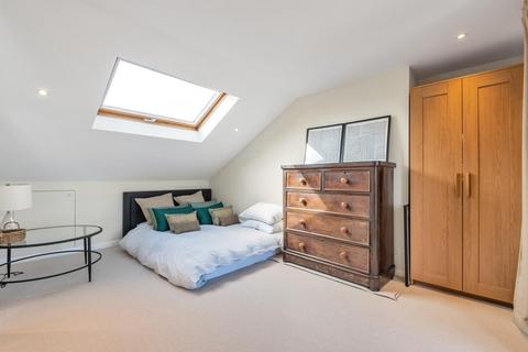 Upper Flat At, 26 Nansen Road, London, SW11 5NT