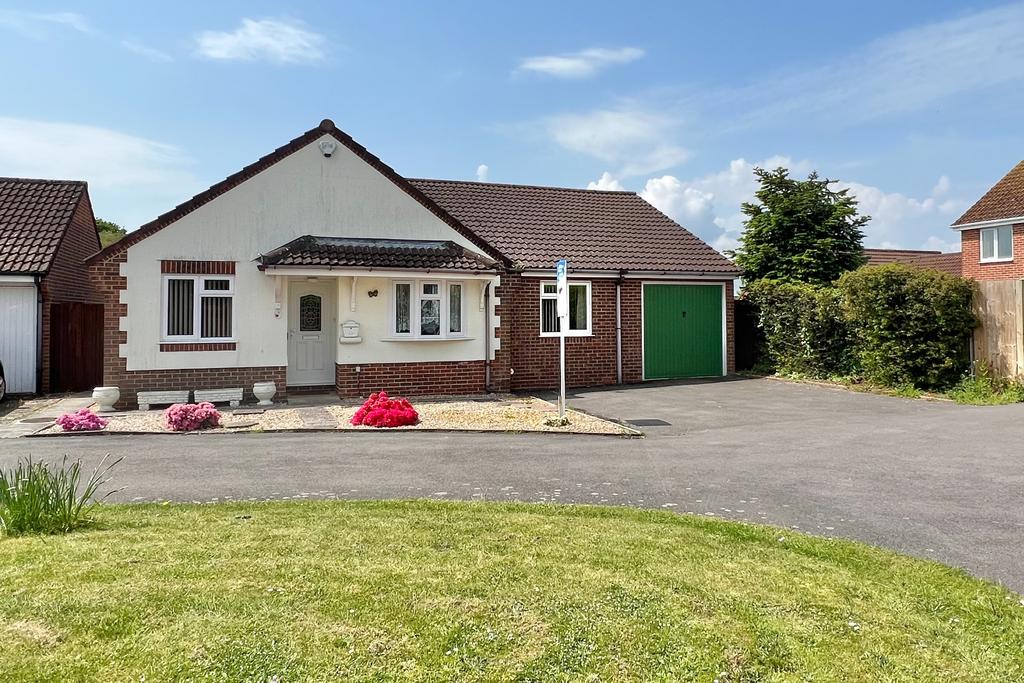 Catamaran Close, Warsash 3 bed detached bungalow for sale £525,000