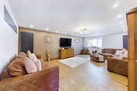 8 Castle Oak, Usk, NP15 1SG
