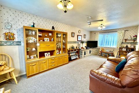 3 bedroom end of terrace house for sale, Calder Road, Leicester, LE4 0RF