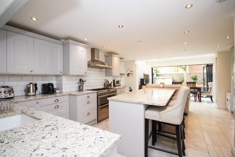 4 bedroom end of terrace house for sale, River Area, Maidenhead