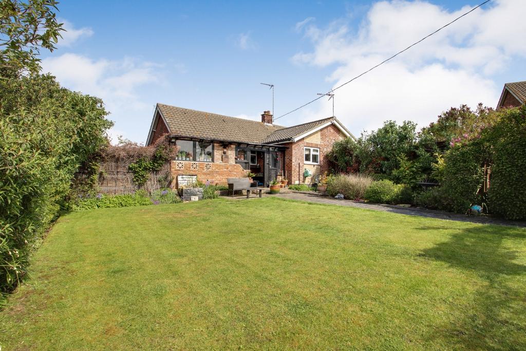 Mill Hoo, Alderton, Woodbridge 2 bed bungalow for sale £275,000