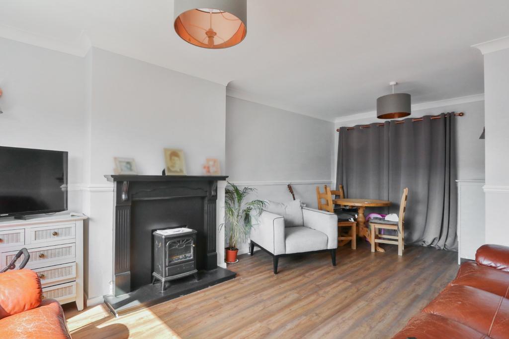 Hastings Road, Thorngumbald, Hull... 3 bed terraced house £145,000