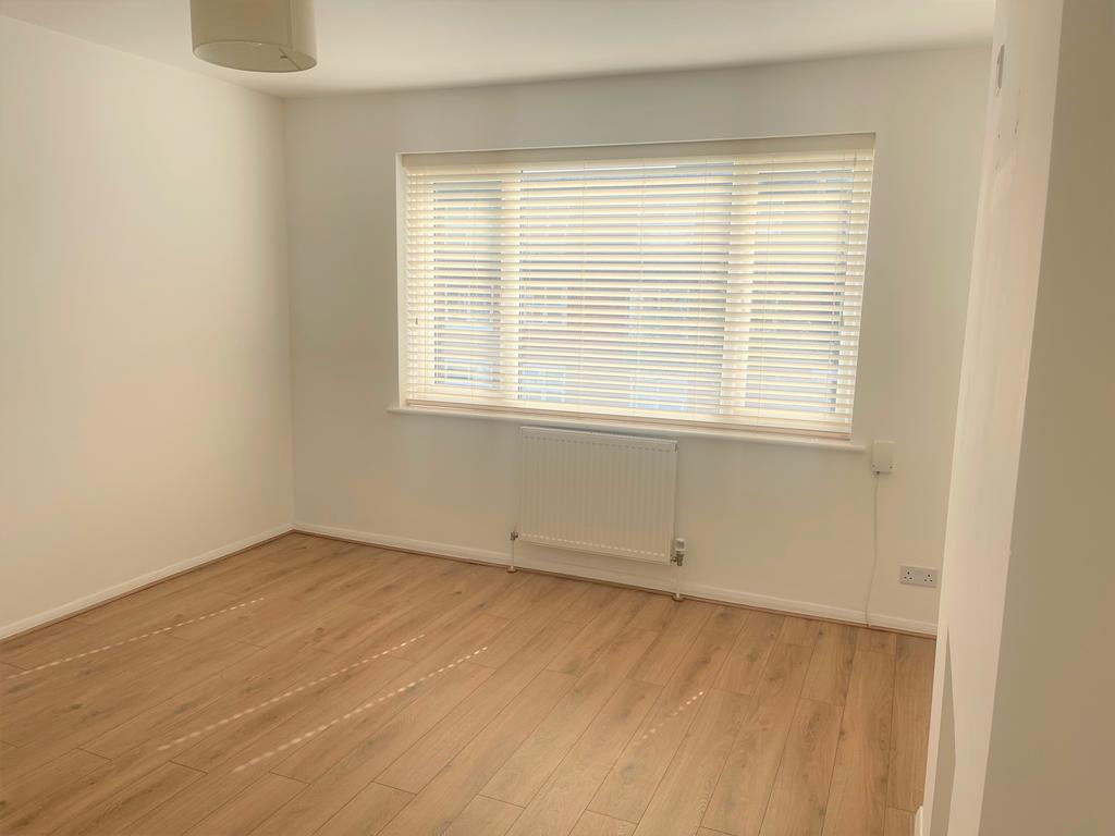 Lustrells Vale, Saltdean BN2 2 bed flat for sale £225,000