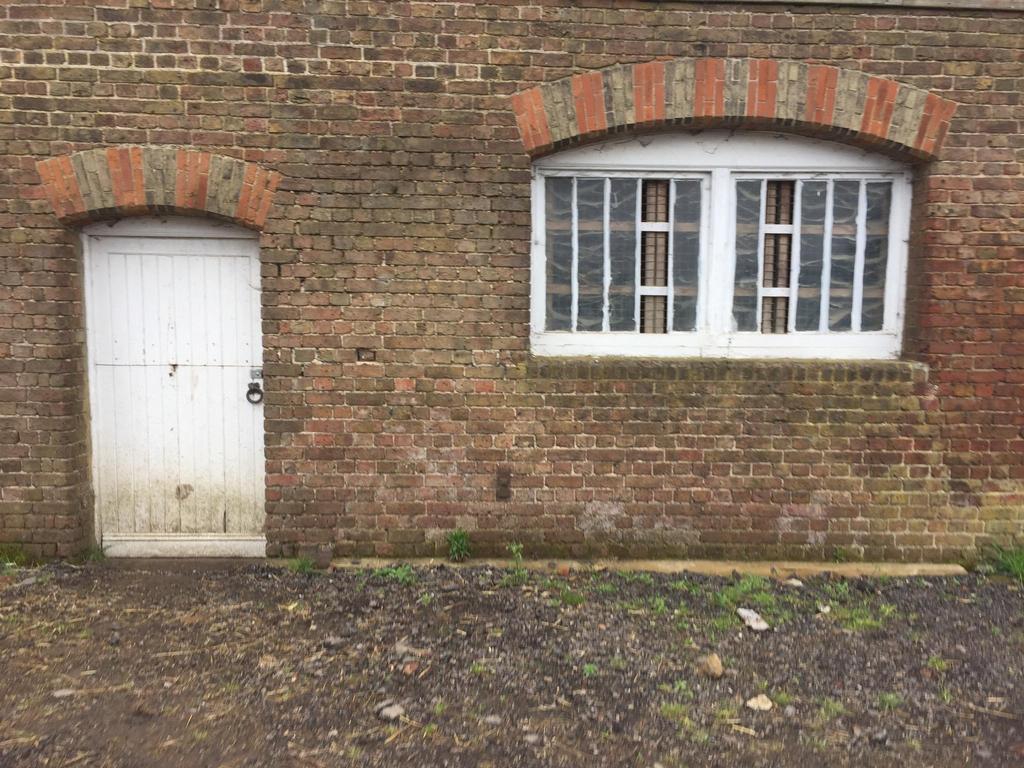 Romford Equestrian property to rent £866 pcm (£200 pw)