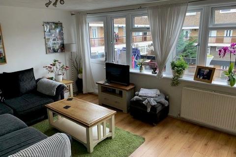 3 bedroom flat to rent, Flat , Deerhurst, Wessex Close, Kingston upon Thames