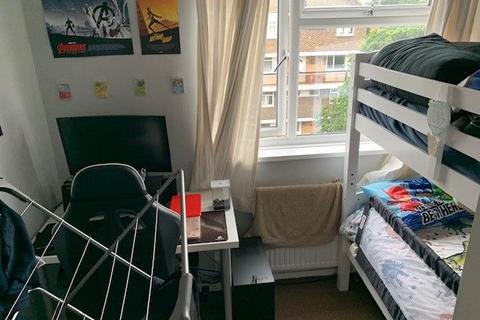 3 bedroom flat to rent, Flat , Deerhurst, Wessex Close, Kingston upon Thames
