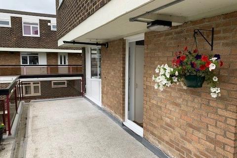 3 bedroom flat to rent, Flat , Deerhurst, Wessex Close, Kingston upon Thames