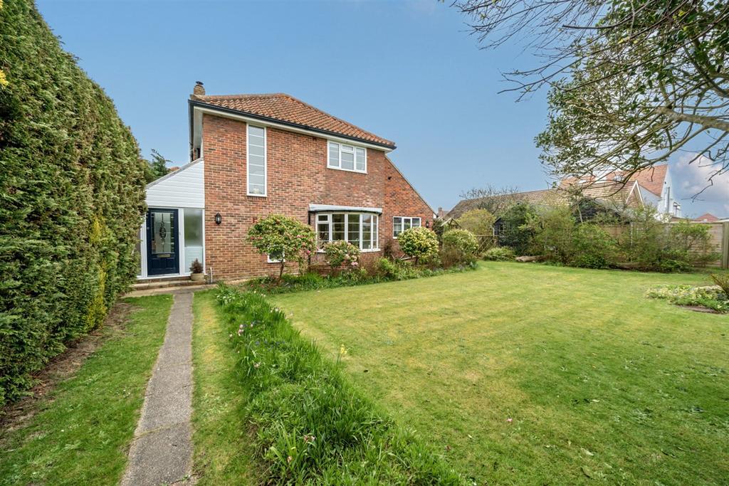 Culver Drive, Hayling Island, PO11 3 bed detached house for sale £650,000