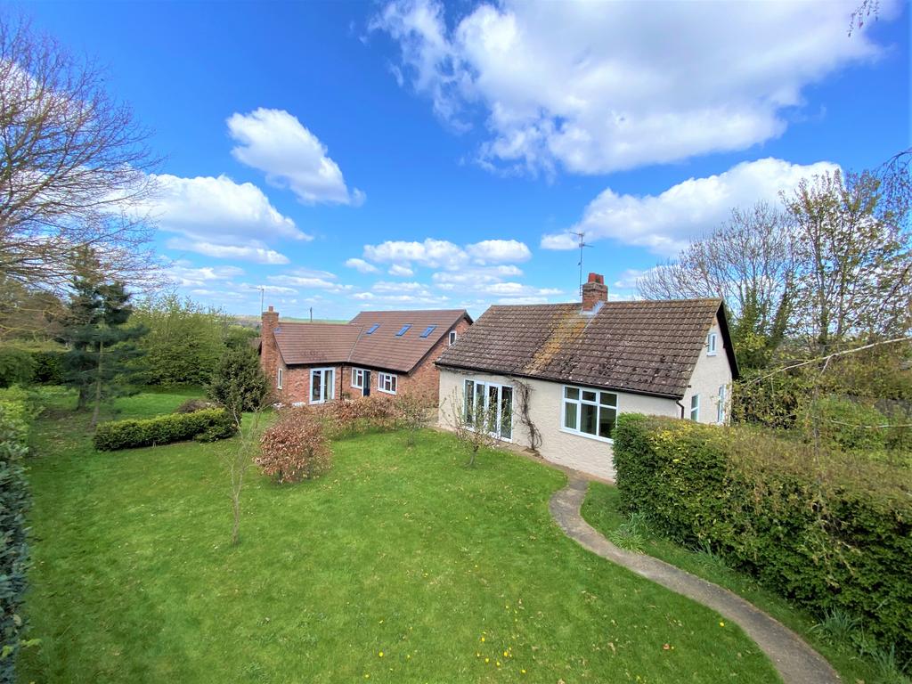 Harrowby Lane, Grantham, NG31 5 bed detached bungalow for sale £375,000