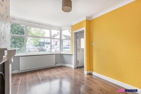 3 bedroom terraced house to rent, Camrose Avenue, London, TW13