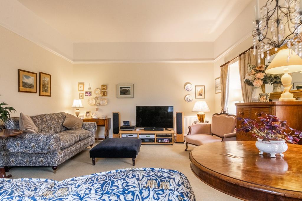 Knarr Lane, Delph, Saddleworth, OL3 3 bed detached house for sale £