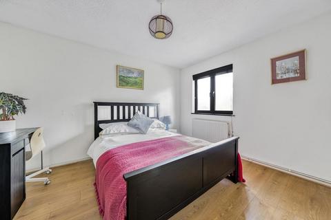 28 Haygreen Close, Kingston Upon Thames, KT2 7TS