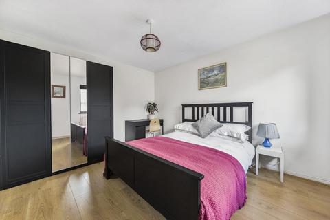 28 Haygreen Close, Kingston Upon Thames, KT2 7TS