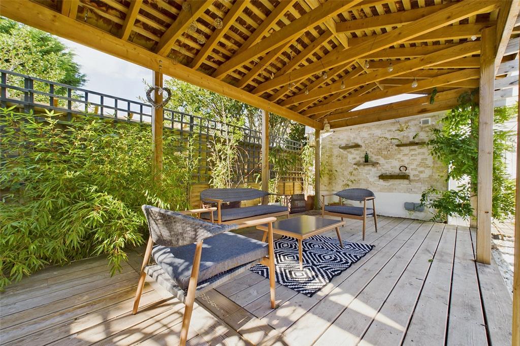 Decking & Pergola