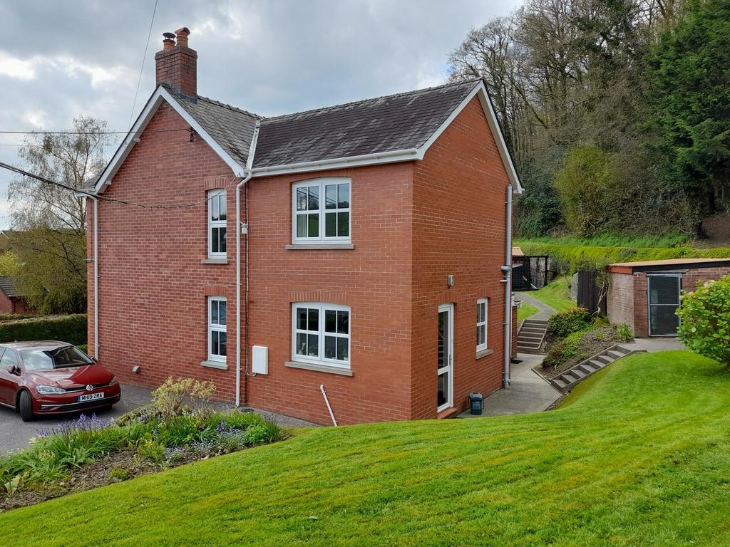 Llanwrda SA19 4 bed detached house for sale £409,950