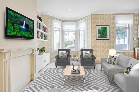 1 bedroom flat for sale, Eccles Road, London, SW11