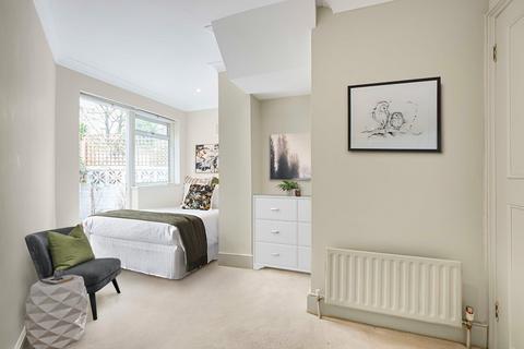 1 bedroom flat for sale, Eccles Road, London, SW11
