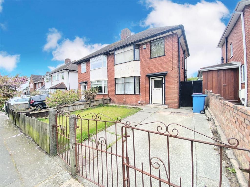 Bentham Drive, Childwall, Liverpool 3 bed semidetached house for sale £203,700