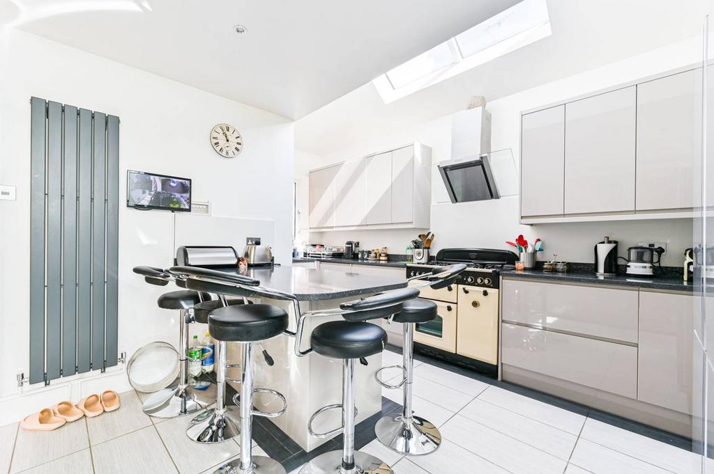 Merton Road, Harrow, HA2 5 bed semidetached house for sale £925,000