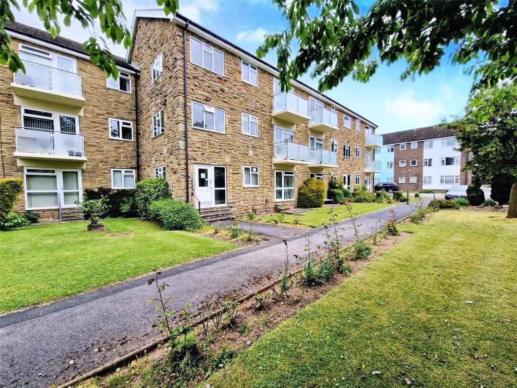 Woodlea Court, Leeds, West Yorkshire, UK, LS17 2 bed flat - £825 pcm (£ ...