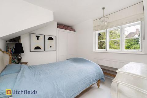 14 Wordsworth Walk, London, NW11 6AU