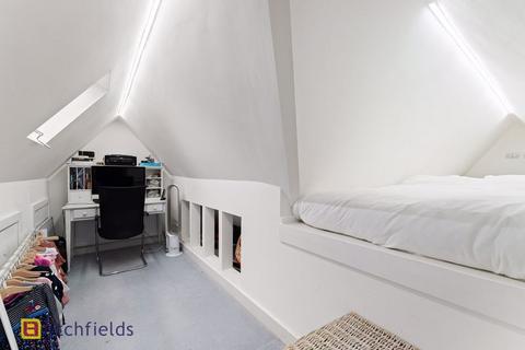 14 Wordsworth Walk, London, NW11 6AU