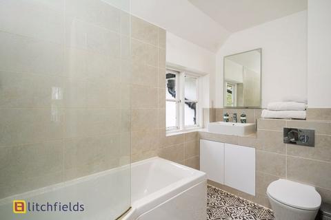 14 Wordsworth Walk, London, NW11 6AU
