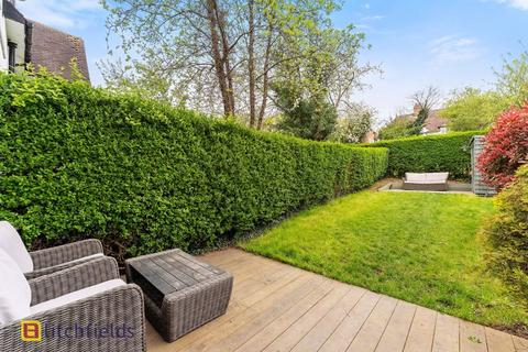 14 Wordsworth Walk, London, NW11 6AU