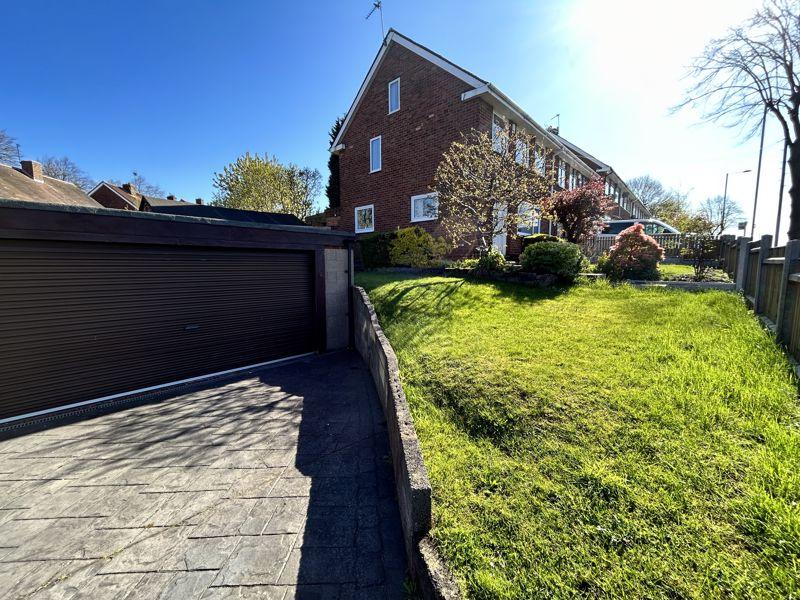 Kings Road, Great Barr, Birmingham B44 9HX 4 bed semidetached house