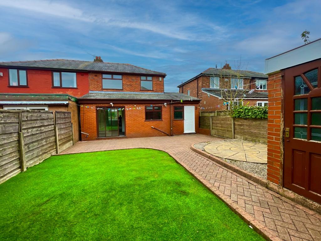 Tempest Road, Lostock, Bolton... 3 bed semidetached house £215,000