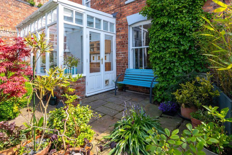 Conservatory/entrance