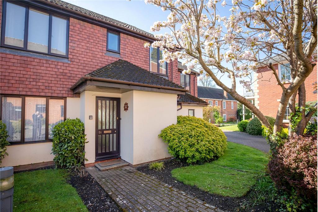 Hartley Wintney, Hook RG27 2 bed retirement property for sale £295,000