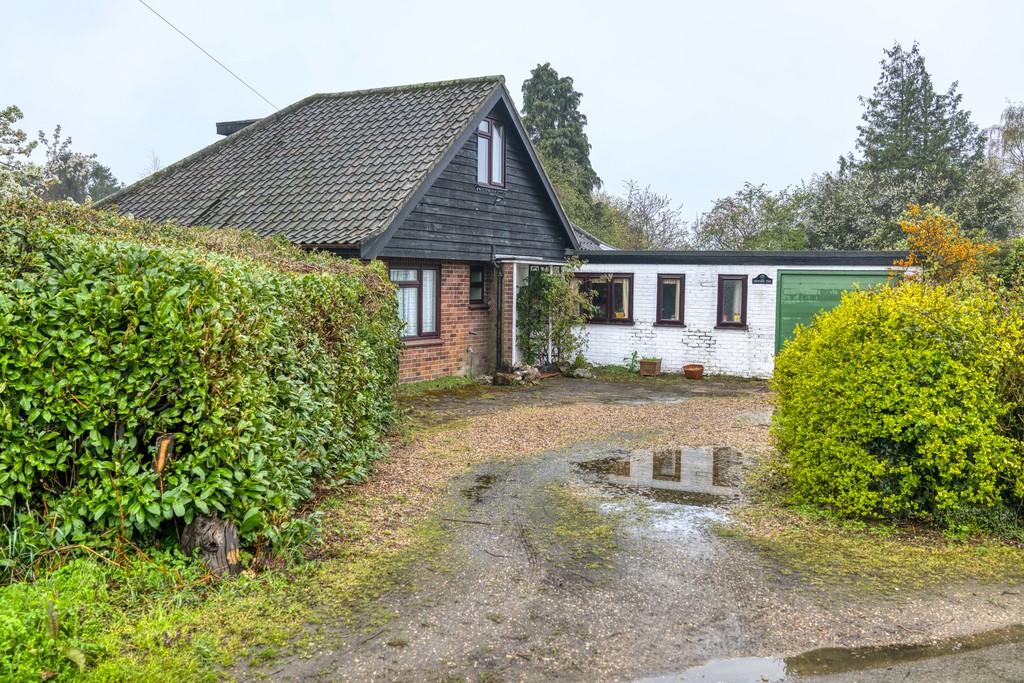 Church Meadow Lane, Bergh Apton, Norfolk 3 bed chalet for sale £500,000