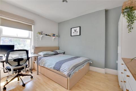 Flat C, 72 Woolwich Road, London, SE10 0JU