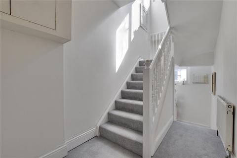 Flat C, 72 Woolwich Road, London, SE10 0JU
