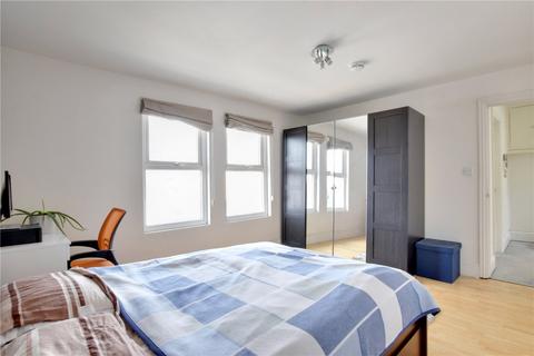 Flat C, 72 Woolwich Road, London, SE10 0JU
