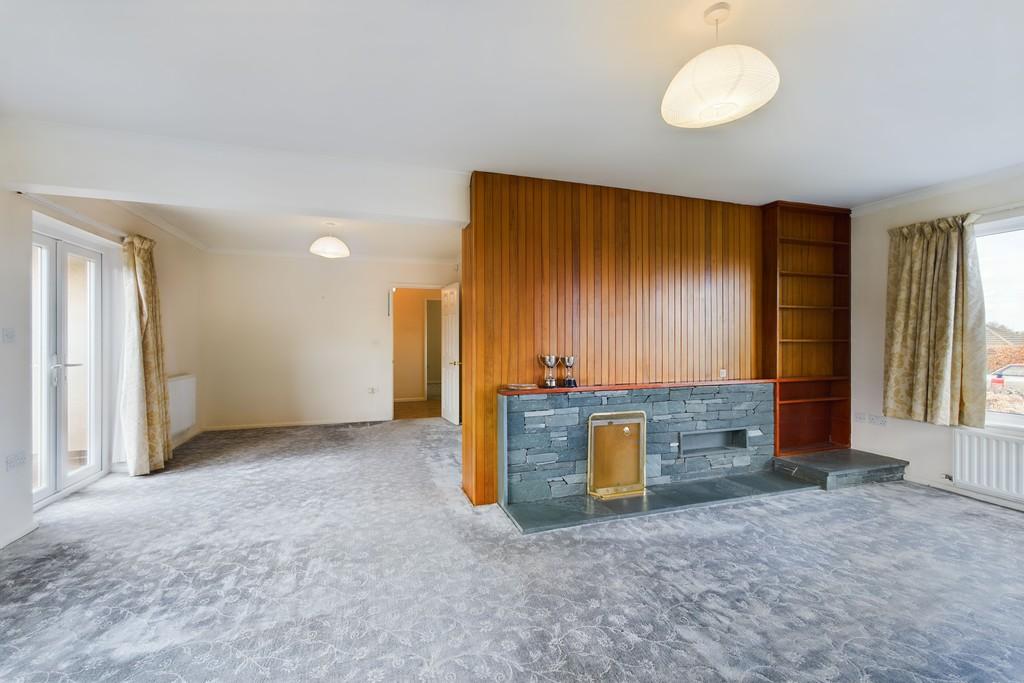 Spacious L Shaped Lounge